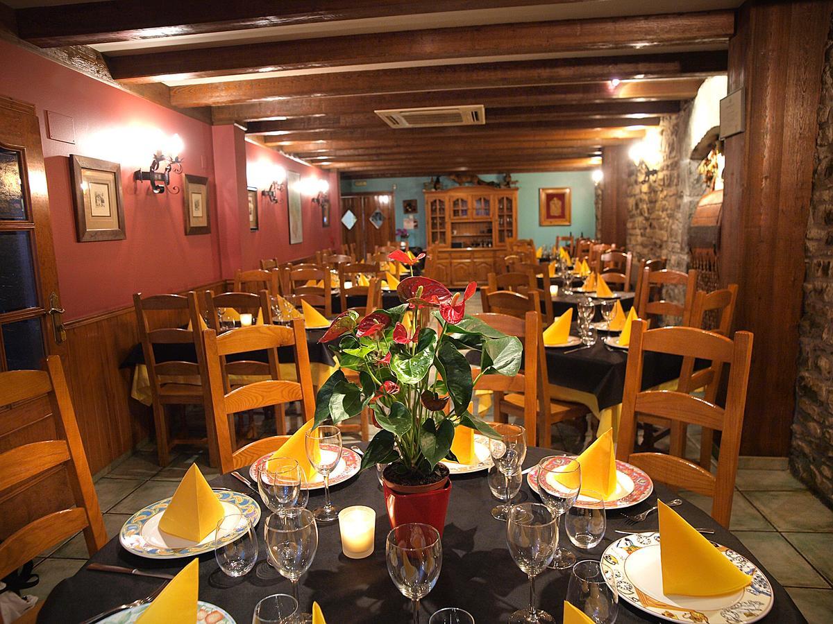 Aparta-Hotel Puertolas Escuer Bagian luar foto