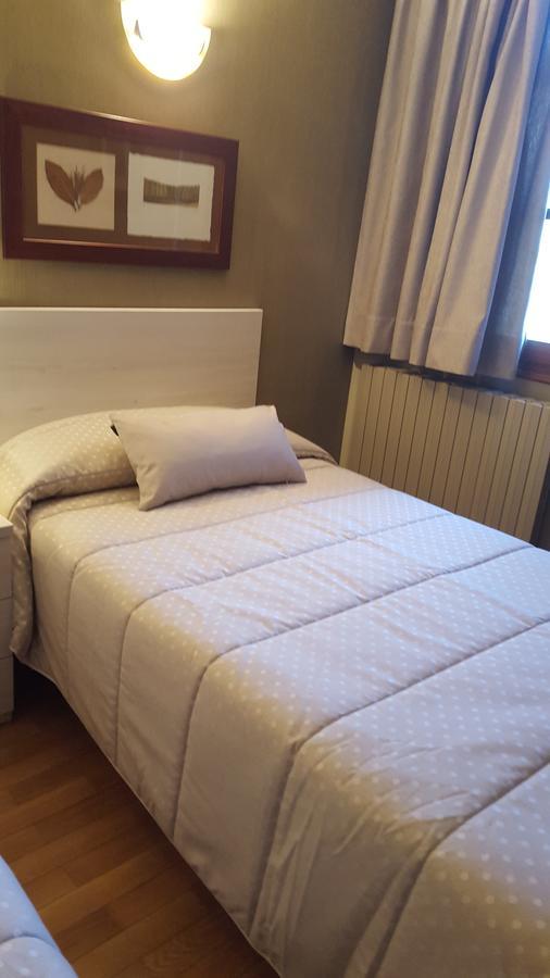 Aparta-Hotel Puertolas Escuer Bagian luar foto
