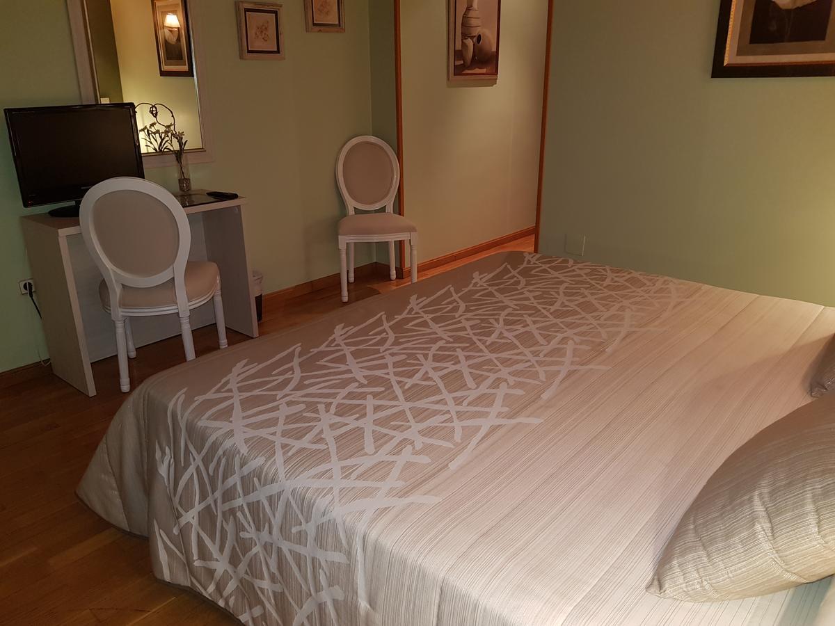 Aparta-Hotel Puertolas Escuer Bagian luar foto