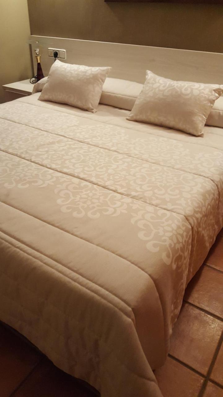 Aparta-Hotel Puertolas Escuer Bagian luar foto